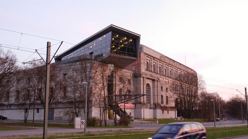 Das Dokumentationszentrum Reichsparteitagsgelände in Nürnberg ist einer der wichtigsten Orte zur Aufarbeitung der Verbrechen der Nazis in Deutschland. Mehr Informationen zu diesem Ort im Franken-Wiki.