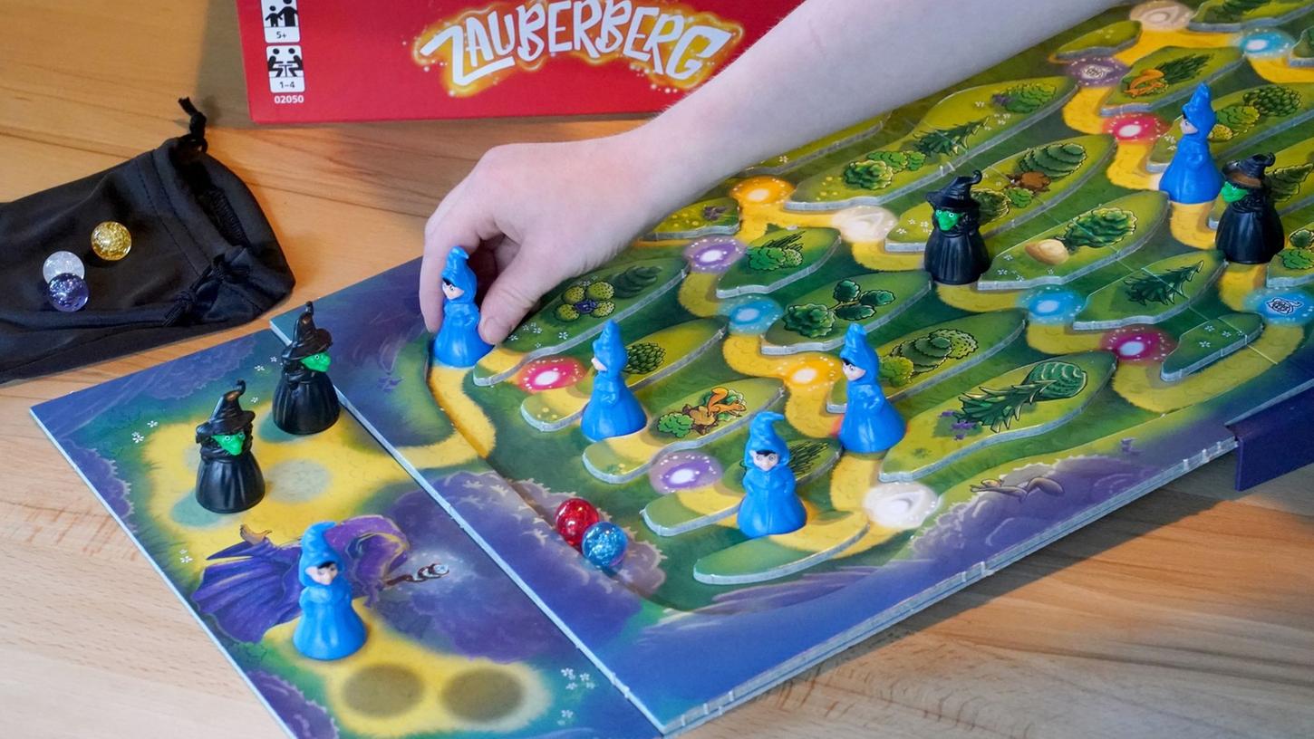 Das Brettspiel "Zauberberg" hat Spieleexperten in diesem Jahr so überzeugt, dass sie es zum Kinderspiel des Jahres ernannt haben. Das Brettspiel "Zauberberg" hat Spieleexperten in diesem Jahr so überzeugt, dass sie es zum Kinderspiel des Jahres ernannt haben.