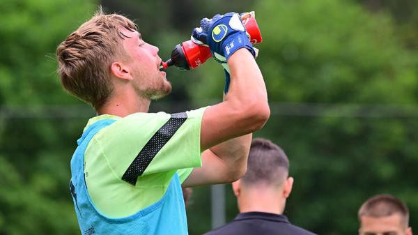 Der durfte nach einigen Flugeinlagen erstmal den Flüssigkeitshaushalt regeln...