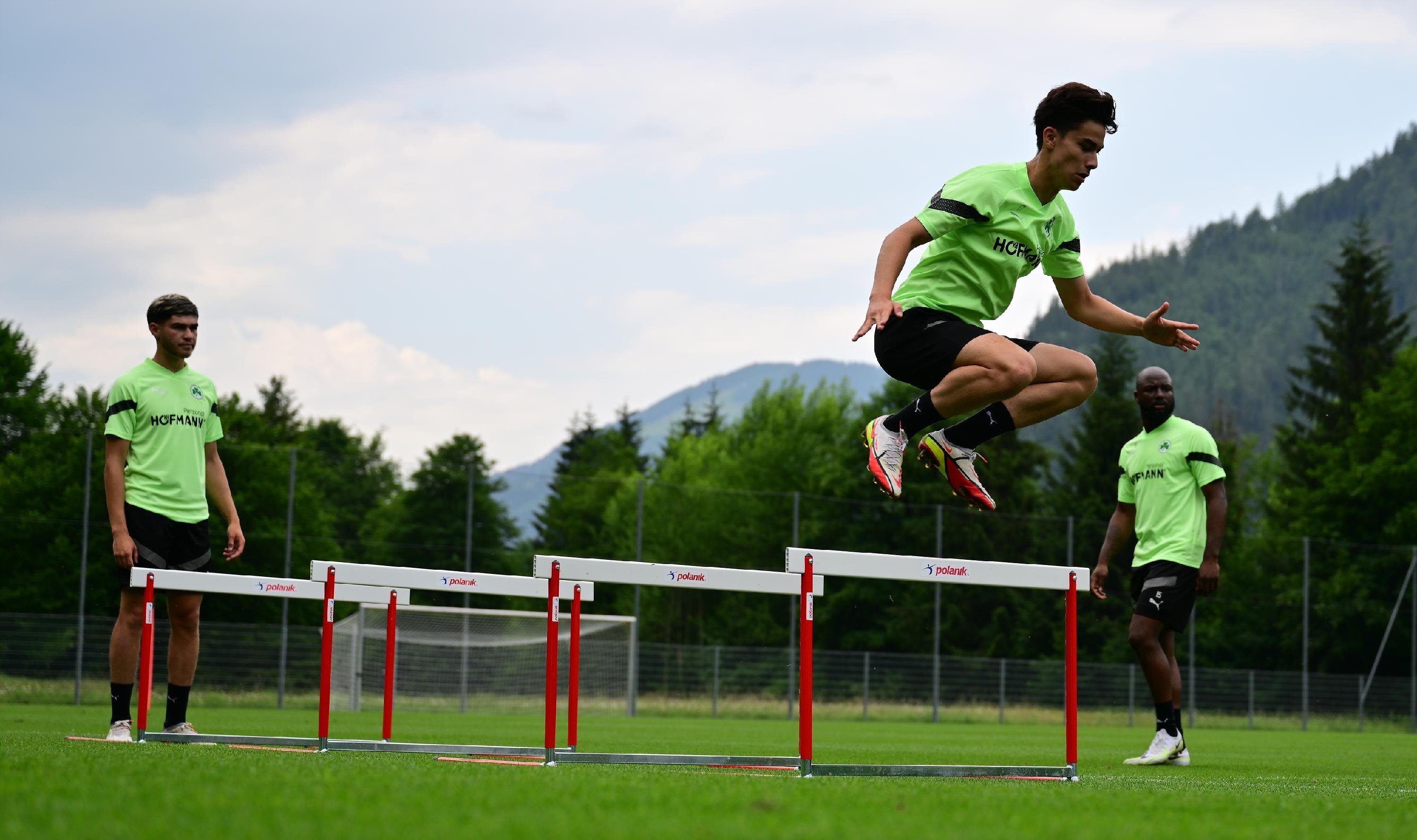 Sowohl der junge Lucien Littarksi als auch...