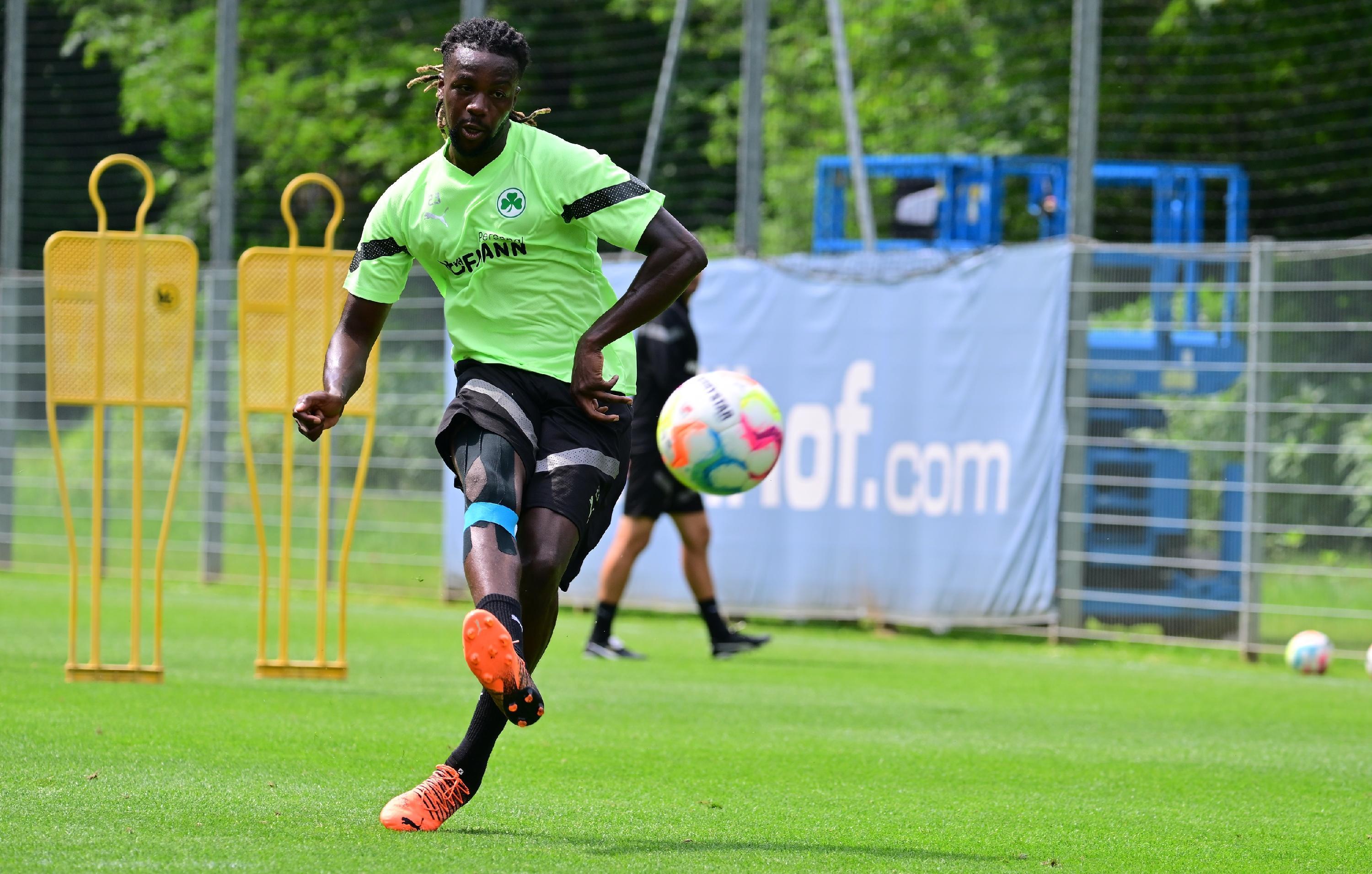 ... schossen dann noch aufs Tor.