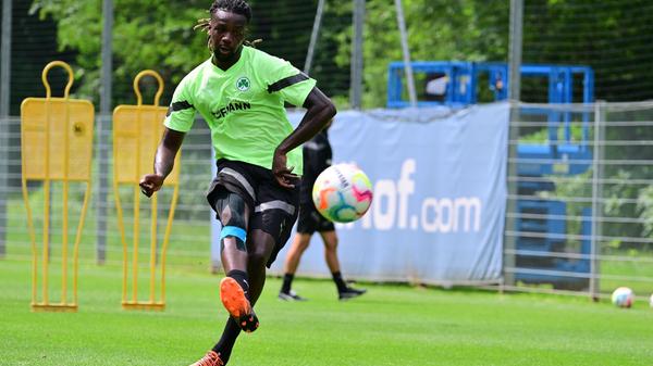 ... schossen dann noch aufs Tor.