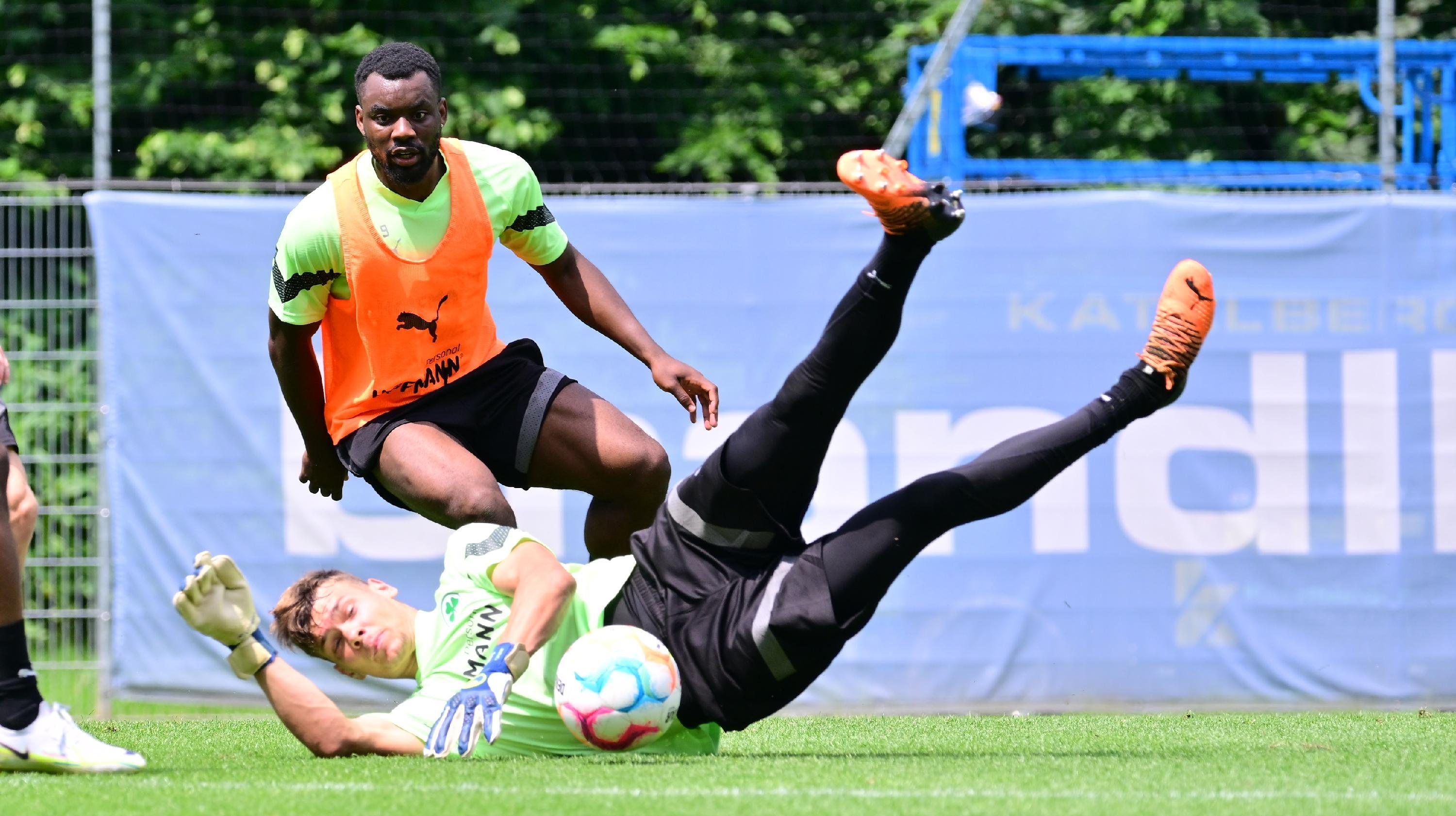 Für die Torhüter bedeutete das viel Stress, weil sie ständig wachsam sein mussten.