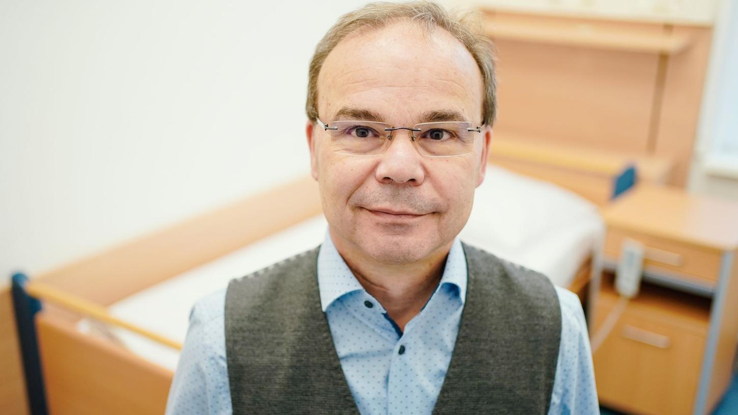 Der Schlafforscher Hans-Günter Weeß beklagt eine zunehmende "Nonstop-Gesellschaft" in Deutschland, in der jeder rund um die Uhr erreichbar sei. Ein ständiger Standby-Modus. Der Schlafforscher Hans-Günter Weeß beklagt eine zunehmende "Nonstop-Gesellschaft" in Deutschland, in der jeder rund um die Uhr erreichbar sei. Ein ständiger Standby-Modus.