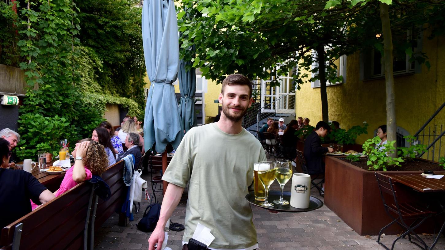 Im Sommer ist im Grüner-Brauhaus-Biergarten einiges los. Der Wirtschaft blieben trotz Pandemie fast alle Beschäftigten treu – auf der Suche ist man dennoch. 
 
