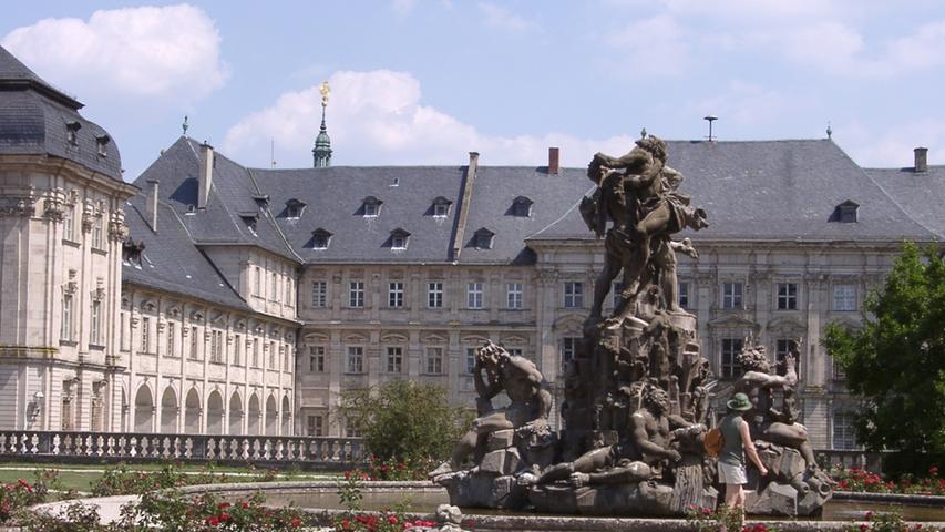 Die ehemalige Zisterzienser-Abtei Ebrach mit ihrer gotischen Kirche zählt zu den touristischen Höhepunkten in Franken. Praktisch aus dem Nichts hatten die Mönche in den Tiefen des von ihnen urbar gemachten Steigerwaldes seit 1127 erst einen romanischen und ab 1200 den grossartigsten frühgotischen Bau Deutschlands geschaffen. Großzügige Stiftungen und Unterstützungen durch die Stauferkönige ließen die Neugründung gedeihen. Im 18. Jahrhundert  wurde die Klosteranlage Ebrach durch Leonhard Dientzenhofer zu einer schlossartigen Barockanlage umgestaltet. 1803 wurde das Kloster säkularisiert. 