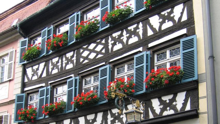 Und auch das Bamberger Bier gehört zu den Wahrzeichen der Stadt. Mit am bekanntesten das in der Sandstraße vertrete "Schlenkerla" mit seinem würzigen Rauchbier.