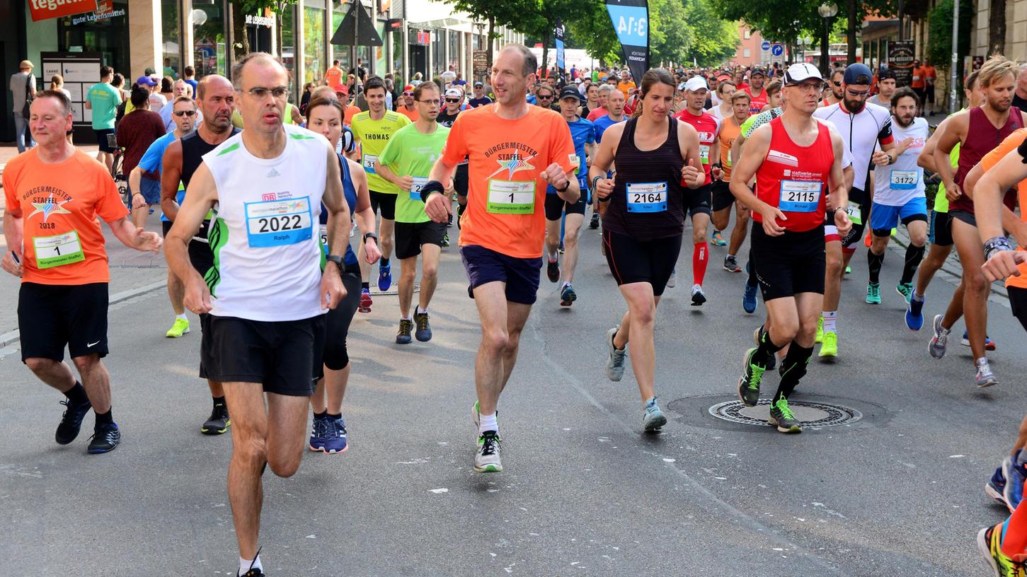 Am Samstag und Sonntag gehen Laufbegeisterte wieder massenhaft auf die Strecke durch Fürth.
Am Samstag und Sonntag gehen Laufbegeisterte wieder massenhaft auf die Strecke durch Fürth.