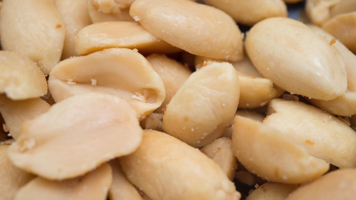 Für viele großer Genuss, für andere große Gefahr: Bei einer Erdnussallergie reichen manchmal schon ganz kleine Mengen, um einen allergischen Schock auszulösen. Für viele großer Genuss, für andere große Gefahr: Bei einer Erdnussallergie reichen manchmal schon ganz kleine Mengen, um einen allergischen Schock auszulösen.