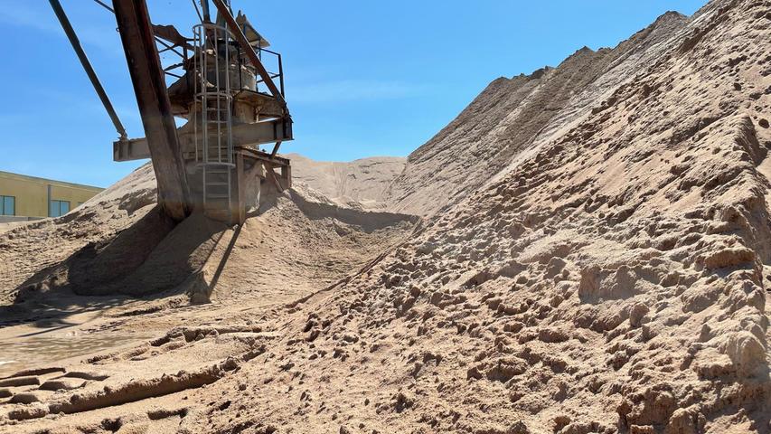 80 Tonnen Sand pro Stunde laufen durch die Anlage.