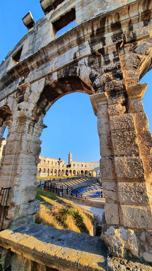 Wer den Süden Istriens bereist, sollte unbedingt in Pula das Amphitheater besuchen.