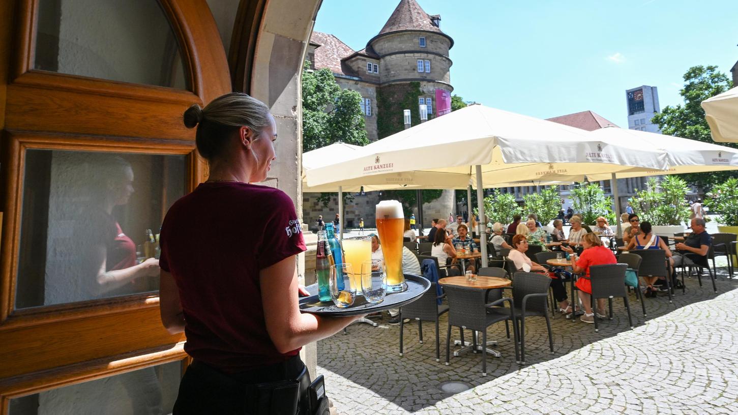 Gastronomen im Südwesten Deutschlands plädieren bereits für eine dauerhafte Senkung der Mehrwertsteuer in ihrer Branche. (Symbolbild) Gastronomen im Südwesten Deutschlands plädieren bereits für eine dauerhafte Senkung der Mehrwertsteuer in ihrer Branche. (Symbolbild)
