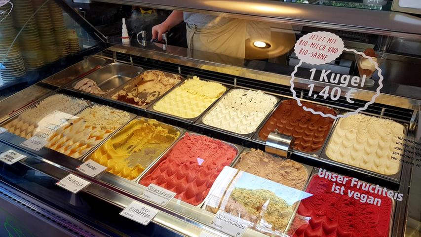 Ab Freitag, 1. März, haben die beiden Dolomiddi Eiscafés wieder geöffnet. Der Standort in Nürnberg in der Winner Zeile 31 hat täglich von 12 Uhr bis 18 Uhr geöffnet und der Standort in Fürth in der Kaiserstraße 45 öffnet täglich von 13 Uhr bis 18 Uhr.