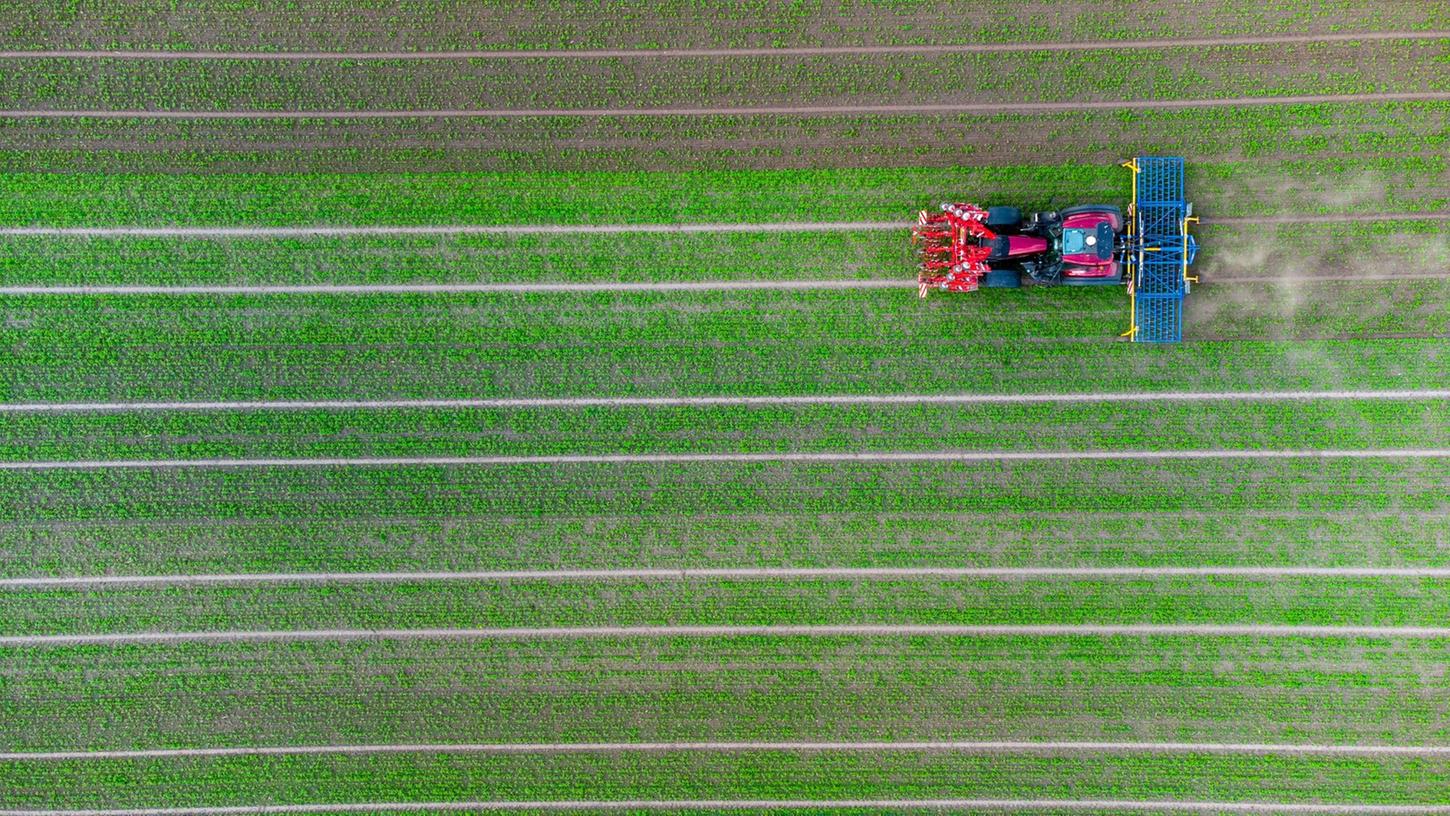 Viele landwirtschaftliche Betriebe müssen jeden Euro umdrehen. Dass sie für die Umwelt ganze Äcker stilllegen müssen, empfinden sie als Hemmnis.