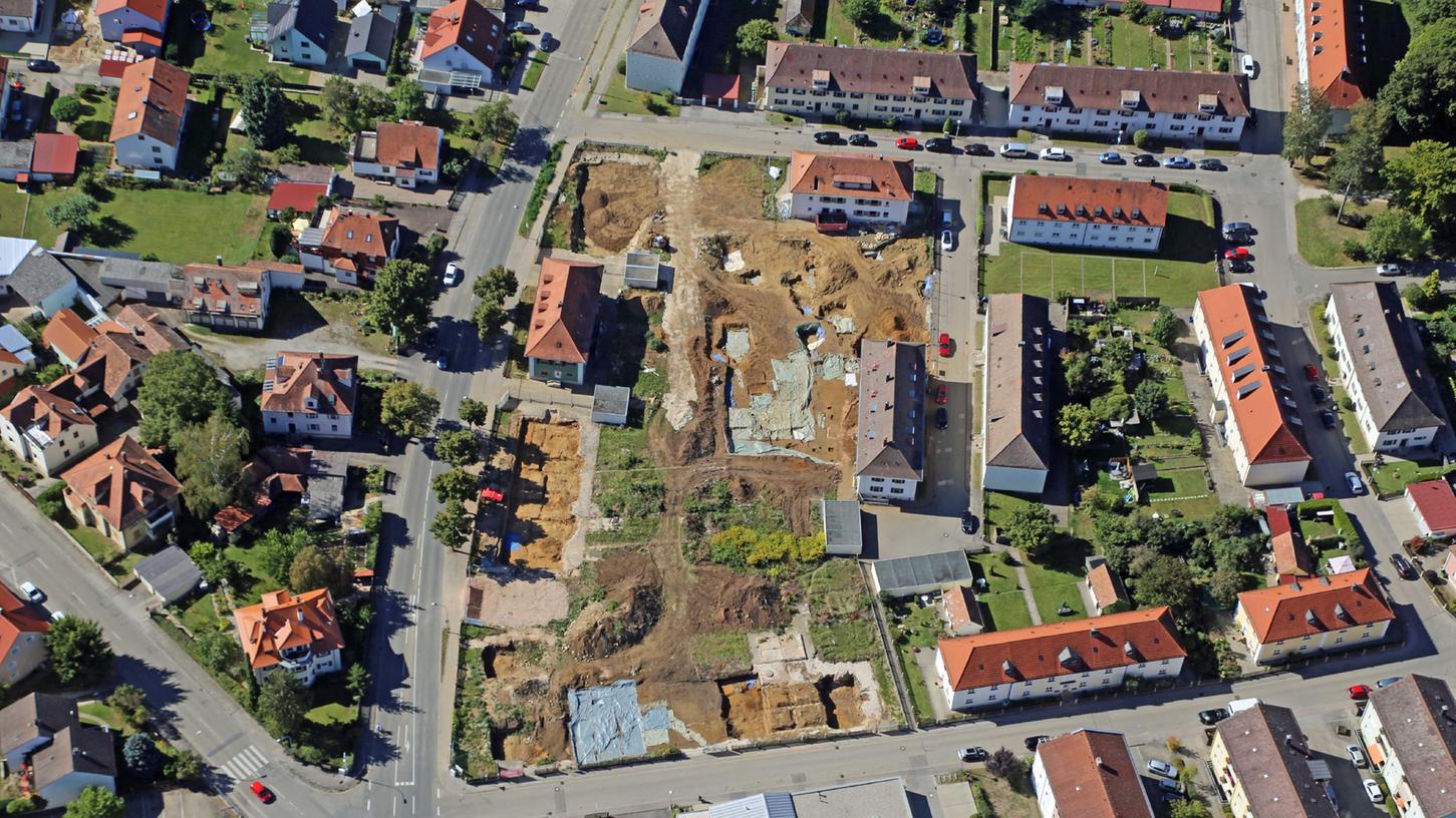 Die archäologischen Grabungen in Steinleinsfurt muss die Wohnungsgenossenschaft Eigenheim komplett selbst tragen. Die Weißenburger SPD hat nun über Abgeordneten Stefan Schuster im Landtag eine Anfrage gestellt, welche rechtlichen Vorgaben es dafür gibt und wie die Praxis in anderen Bundesländern aussieht.
Die archäologischen Grabungen in Steinleinsfurt muss die Wohnungsgenossenschaft Eigenheim komplett selbst tragen. Die Weißenburger SPD hat nun über Abgeordneten Stefan Schuster im Landtag eine Anfrage gestellt, welche rechtlichen Vorgaben es dafür gibt und wie die Praxis in anderen Bundesländern aussieht.