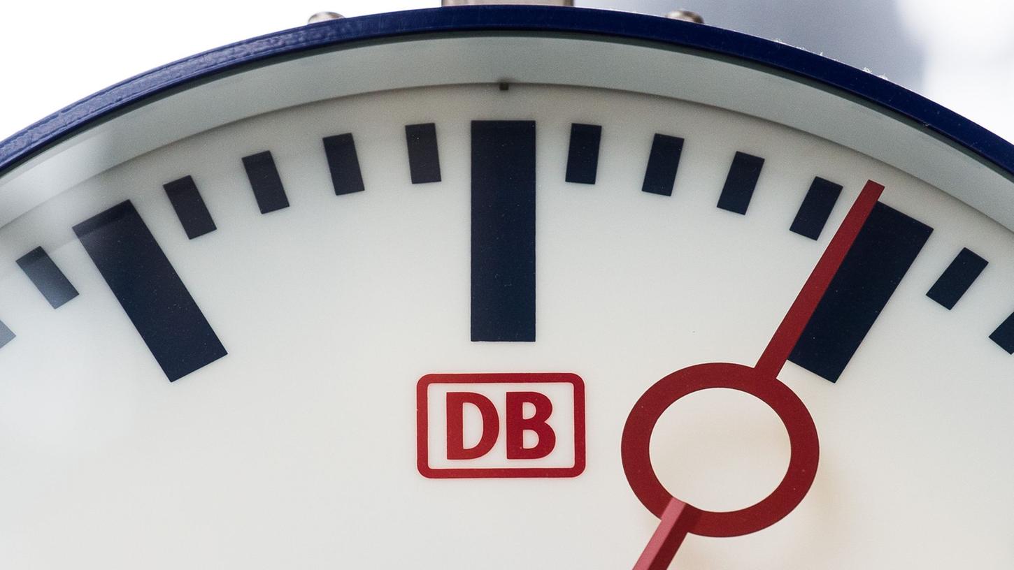 Aufgrund einer Reparatur an der Oberleitung kommt es derzeit zu Beeinträchtigungen.
Aufgrund einer Reparatur an der Oberleitung kommt es derzeit zu Beeinträchtigungen.