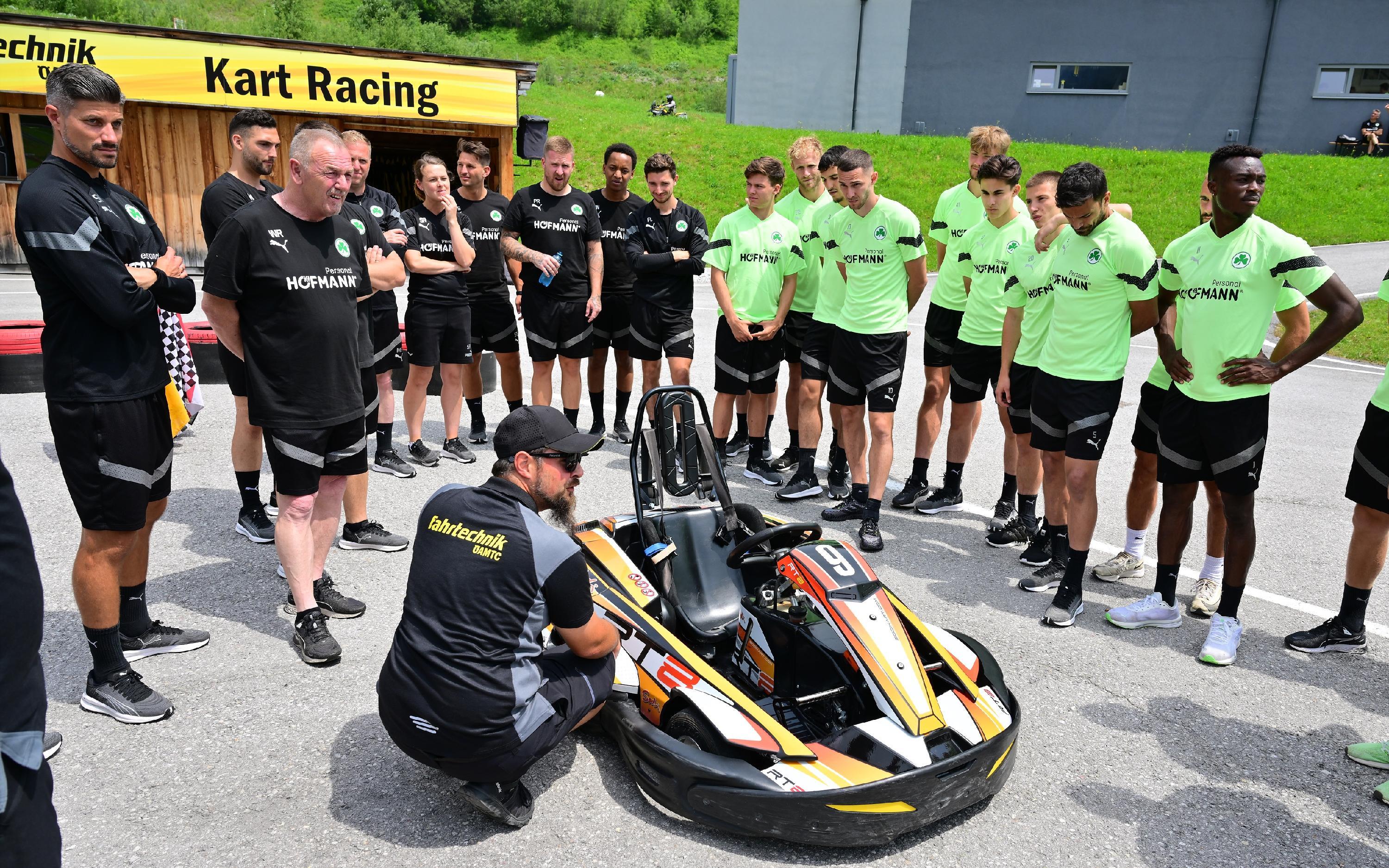 Dazu gehörte auch eine Einweisung, wie so ein Kart eigentlich funktioniert.