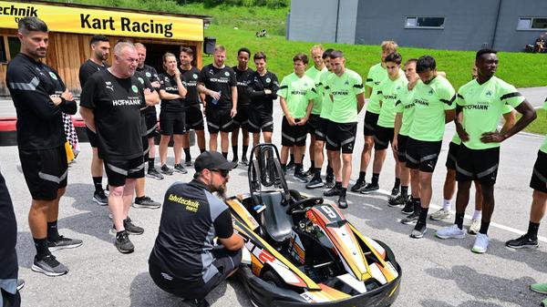 Dazu gehörte auch eine Einweisung, wie so ein Kart eigentlich funktioniert.