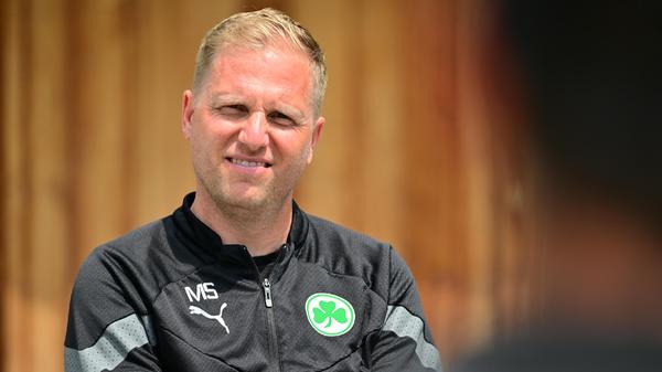 Trainer Marc Schneider, der am Vormittag lange seine Idee von Fußball vermittelt hatte, durfte mal wieder zuhören.