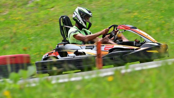 Immer wieder rasten die Kollegen an der "Naturtribüne" vorbei...