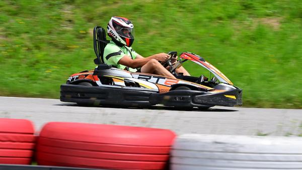 Auch Innenverteidiger Oliver Fobassam, der am Vormittag immer wieder explosiv aus der Abwehr herausrückte, durfte mal anderweitig Gas geben.