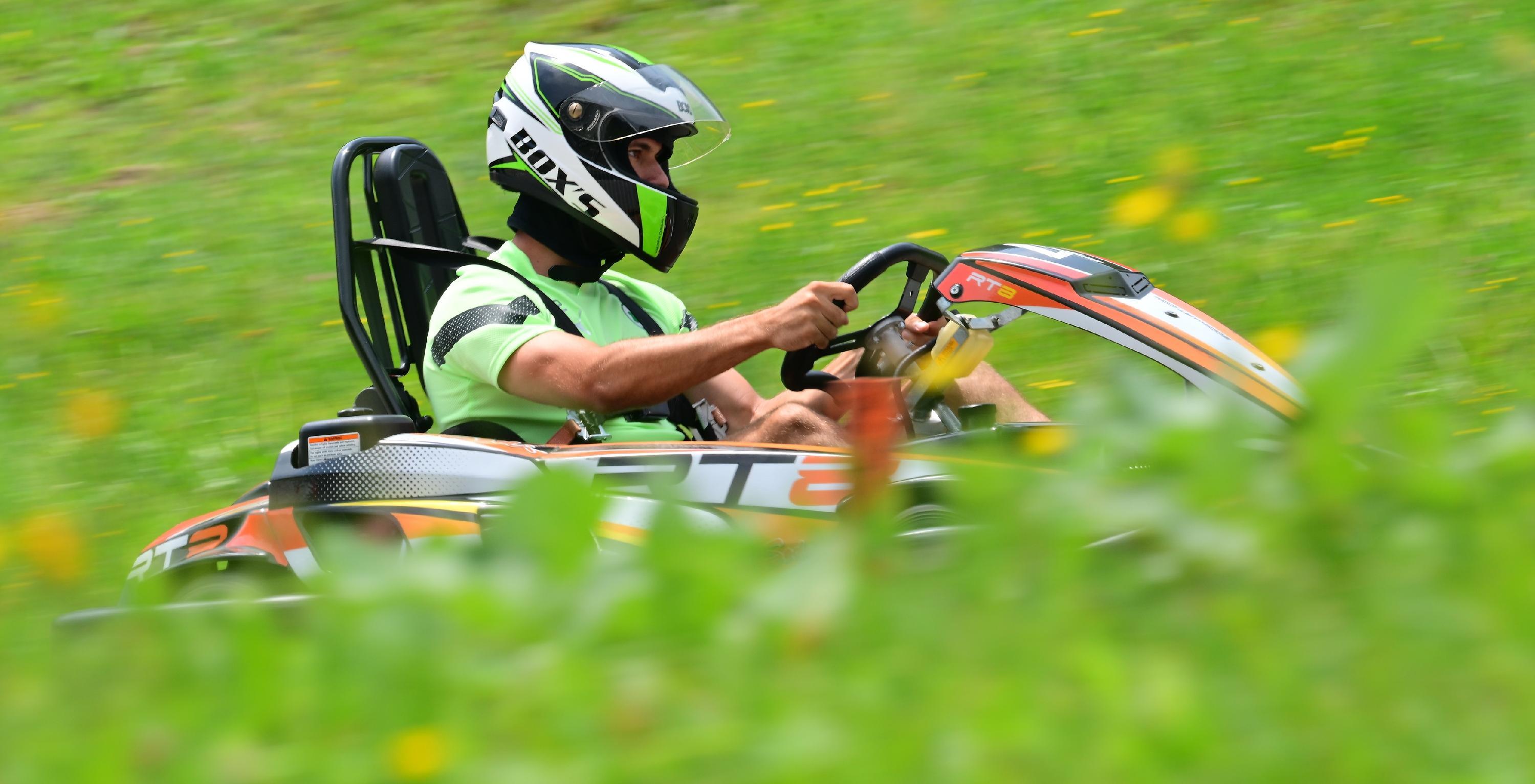 ... und Simon Asta, die auf dem Platz stets sehr viel laufen müssen.