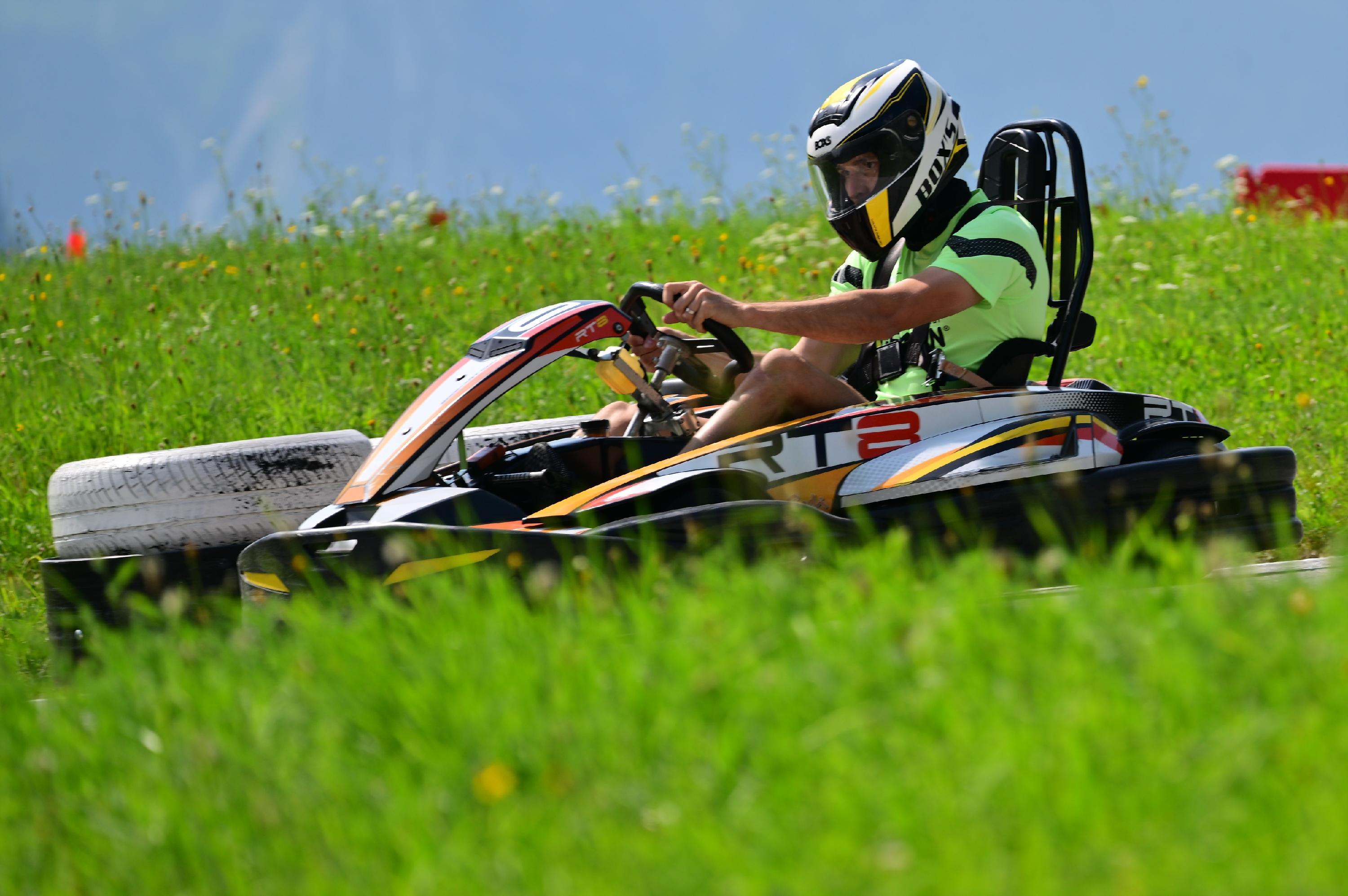 Der war nicht nur in der Bundesliga, sondern auch auf der Kartstrecke einer der Besten,...