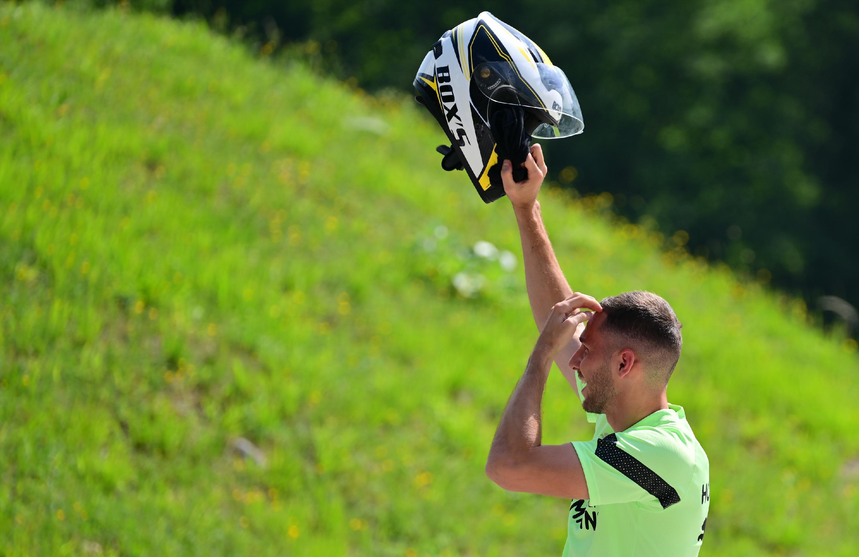 ... und feierte seinen Erfolg hinter der Ziellinie...