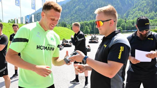 Oliver Fobassam bekam immerhin den Pokal für den Drittplatzierten.