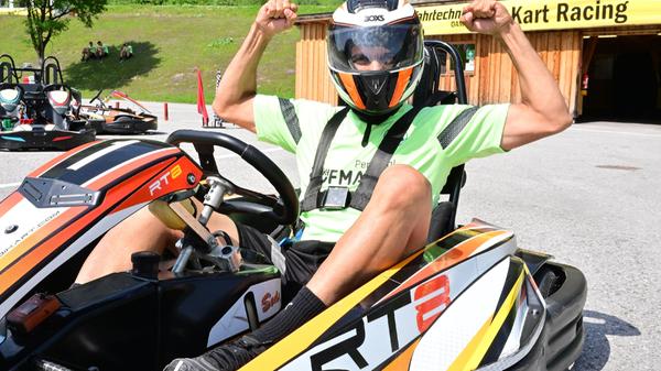 Auch der neue Innenverteidiger Oussama Haddadi...