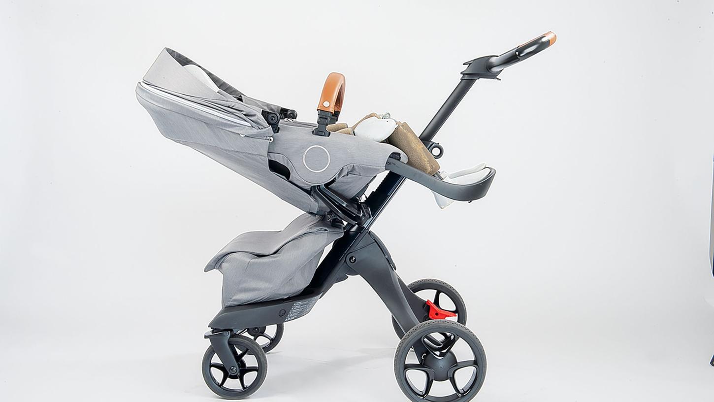Makel bei einigen Modellen: Die Liegeposition ist nicht wirklich zum Liegen - wie bei diesem Modell von Stokke. Denn die Beine bleiben angewinkelt, drehen ist daher kaum möglich. Gesunder Schlaf braucht aber eine gerade Liegefläche und Bewegungsfreiheit. Makel bei einigen Modellen: Die Liegeposition ist nicht wirklich zum Liegen - wie bei diesem Modell von Stokke. Denn die Beine bleiben angewinkelt, drehen ist daher kaum möglich. Gesunder Schlaf braucht aber eine gerade Liegefläche und Bewegungsfreiheit.