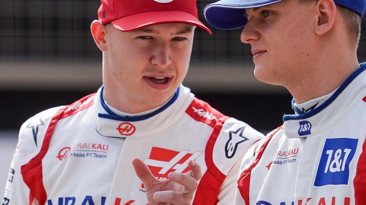 Fordert noch Geld von seinem Ex-Team Nikita Masepin aus Russland (l). Fordert noch Geld von seinem Ex-Team Nikita Masepin aus Russland (l).