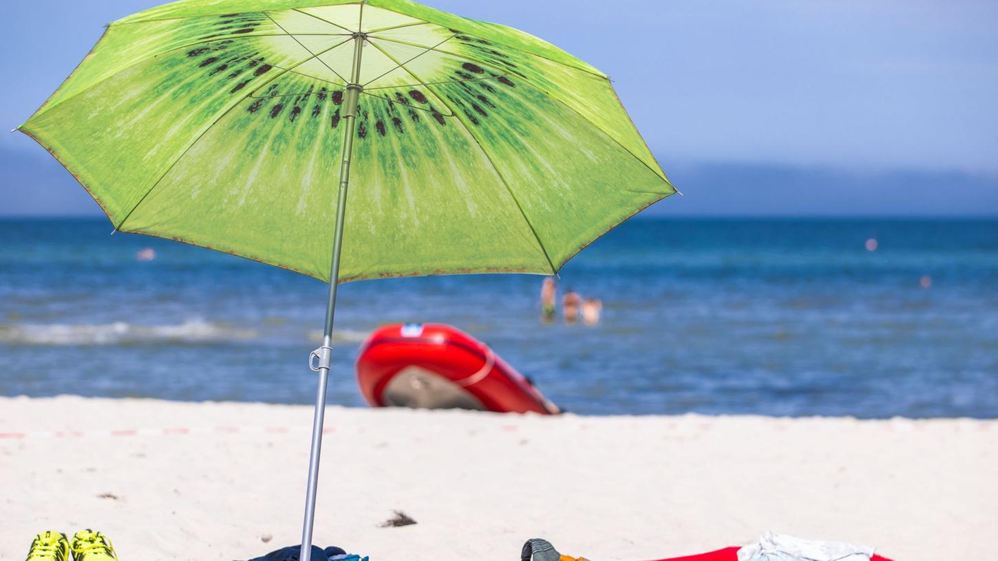 Die meisten europäischen Länder haben ihre strengen Corona-Bestimmungen inzwischen aufgehoben. Doch auf einige Regeln müssen sich Urlauber weiterhin einstellen. Die meisten europäischen Länder haben ihre strengen Corona-Bestimmungen inzwischen aufgehoben. Doch auf einige Regeln müssen sich Urlauber weiterhin einstellen.
