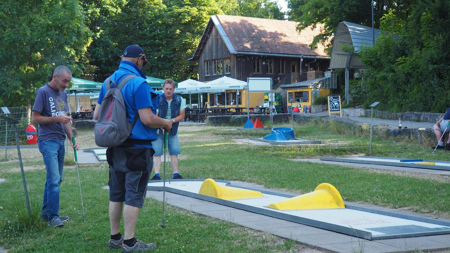 Die Freizeitanlage bei Vestenbergsgreuth soll verkauft werden, auch Minigolfbahnen gehören dazu.
Die Freizeitanlage bei Vestenbergsgreuth soll verkauft werden, auch Minigolfbahnen gehören dazu.