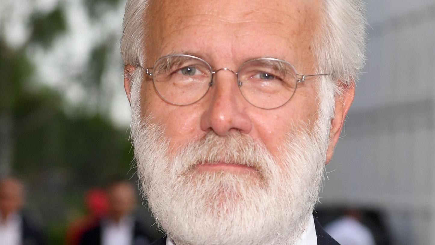 In Ferne Länder reisen? Für Harald Schmidt ist eine Fahrt im Bus durch Köln exotisch genug. In Ferne Länder reisen? Für Harald Schmidt ist eine Fahrt im Bus durch Köln exotisch genug.