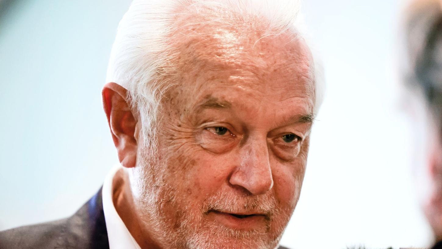 "Die Angst der Grünen vor einem Gesichtsverlust überwiegt offensichtlich die Verantwortung für die ökonomische Überlebensfähigkeit dieses Landes": Wolfgang Kubicki. "Die Angst der Grünen vor einem Gesichtsverlust überwiegt offensichtlich die Verantwortung für die ökonomische Überlebensfähigkeit dieses Landes": Wolfgang Kubicki.