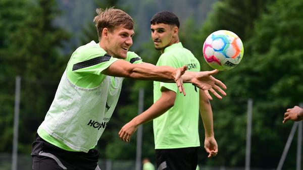 Max Christiansen hingegen tat das, was er auf dem Platz auch immer macht: Bälle abfangen.