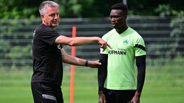 Dabei band der Co-Trainer seine Spieler immer wieder mit Fragen ein, lobte und erklärte wichtige Details.