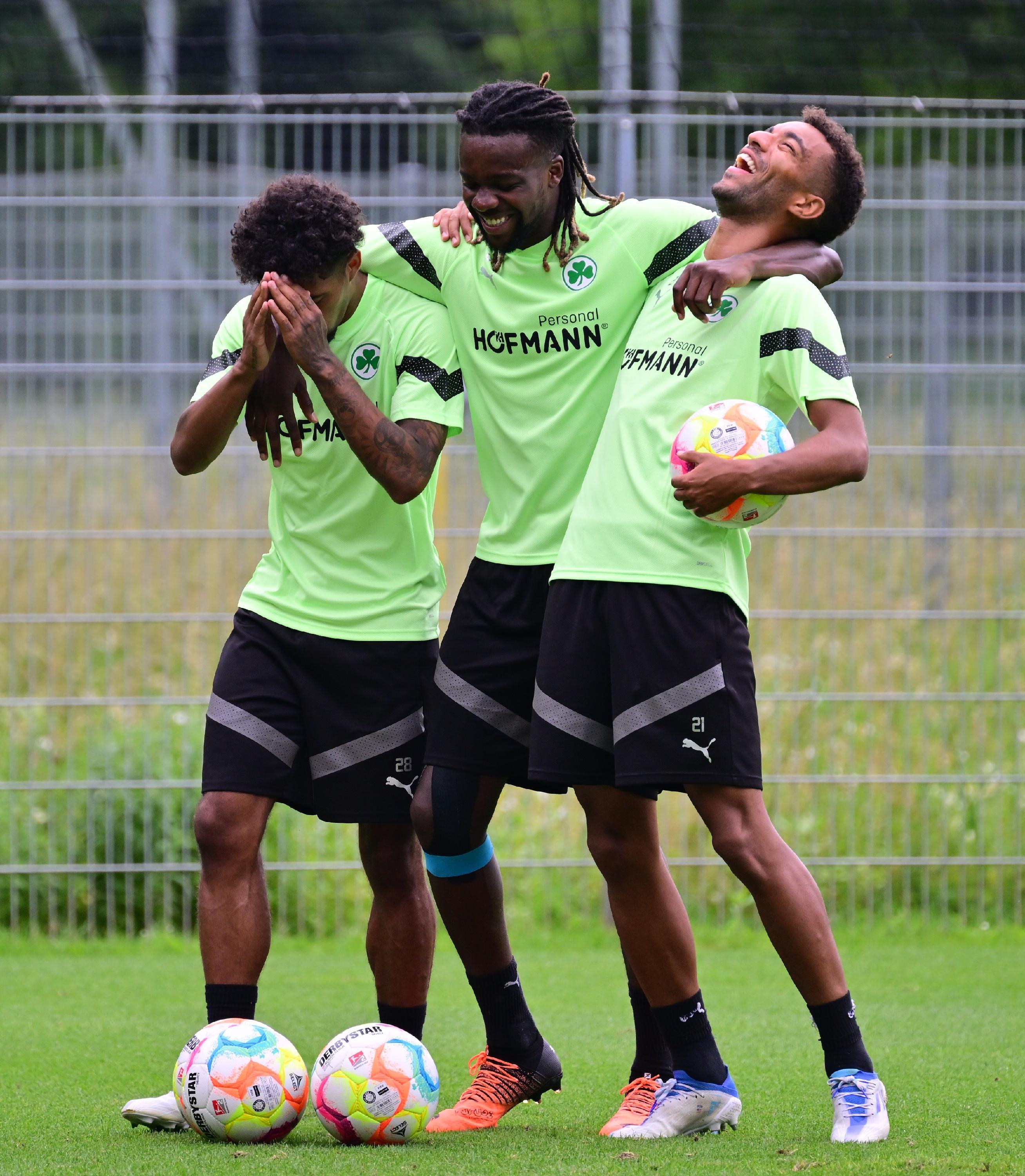 Überhaupt wird in diesem Trainingslager sehr viel gelacht, die Stimmung ist extrem positiv.