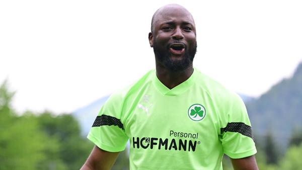 Jetro Willems zog sich derweil die Torwandschuhe an und hielt sogar einen Elfmeter,...