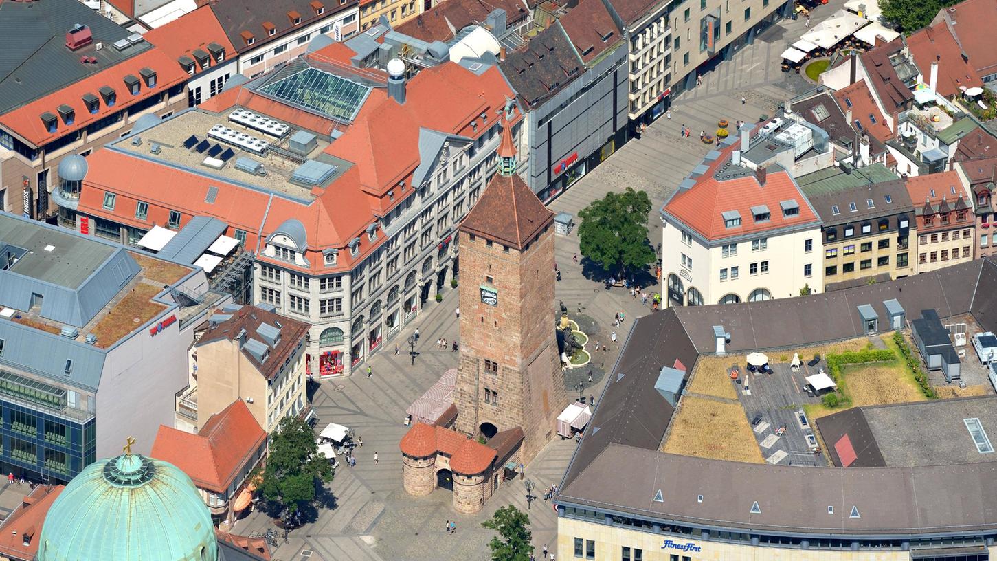 Die kurze Schlüsselstraße zwischen den Wöhrlkaufhäusern (links) soll umbenannt werden.
Die kurze Schlüsselstraße zwischen den Wöhrlkaufhäusern (links) soll umbenannt werden.