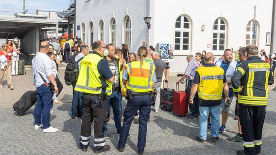Forchheim: Rund 470 Fahrgäste mussten gut zwei Stunden im heißen Zug ausharren