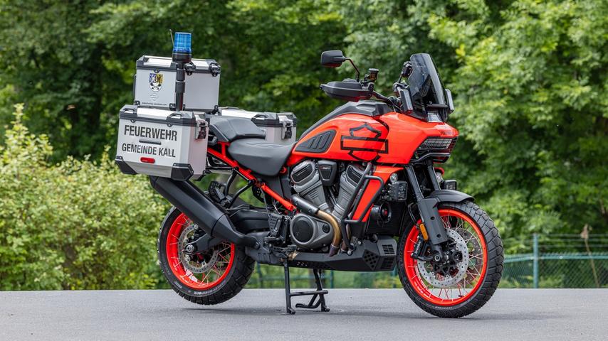 Die Feuerwehr kommt mit der Harley!