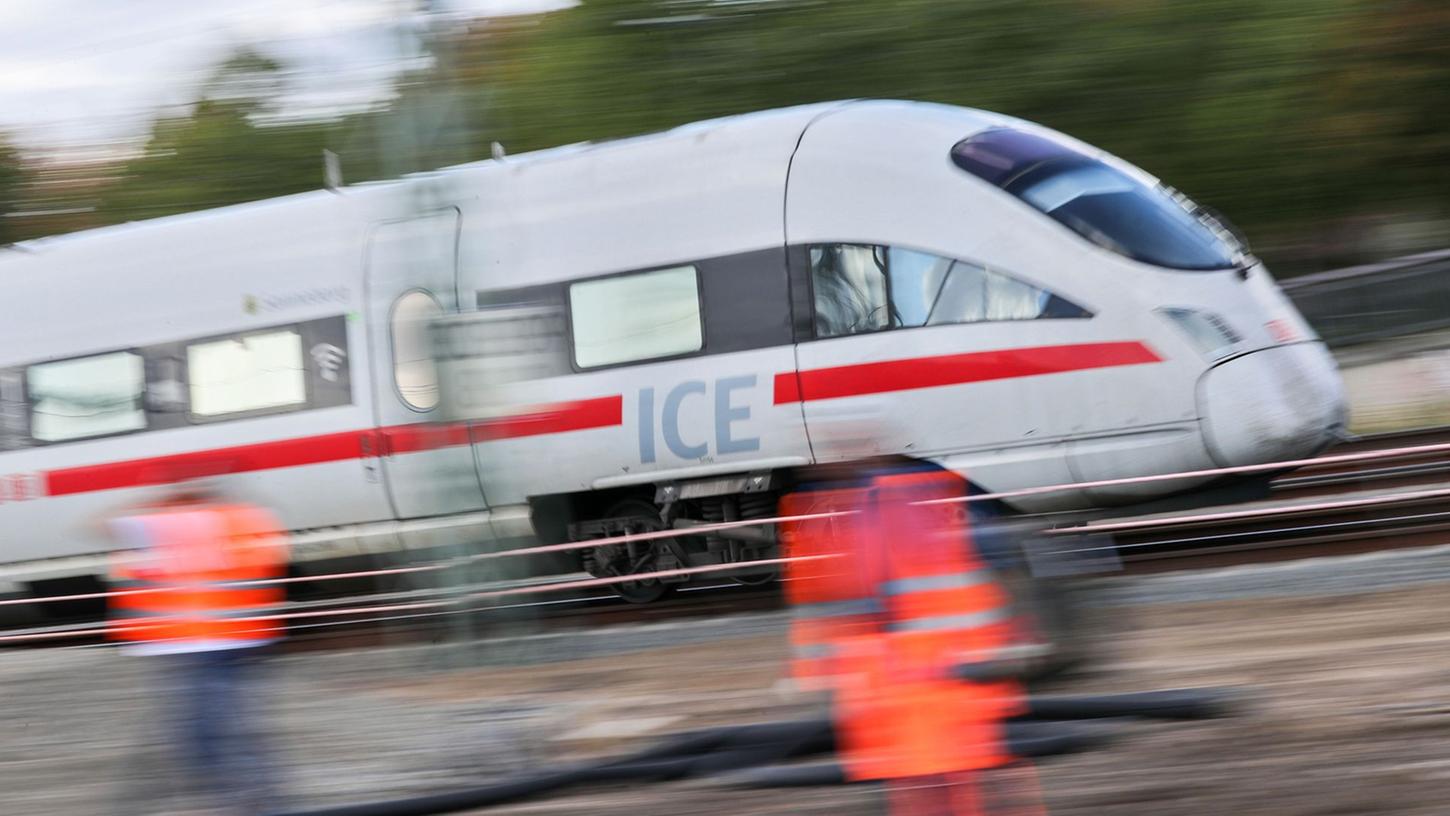 Die Generalsanierung der wichtigsten Strecken wird den Bahn-Kunden einiges abverlangen. Sie müssen häufiger mit wochen- oder monatelange Umleitungen und längere Fahrzeiten rechnen. Die Generalsanierung der wichtigsten Strecken wird den Bahn-Kunden einiges abverlangen. Sie müssen häufiger mit wochen- oder monatelange Umleitungen und längere Fahrzeiten rechnen.