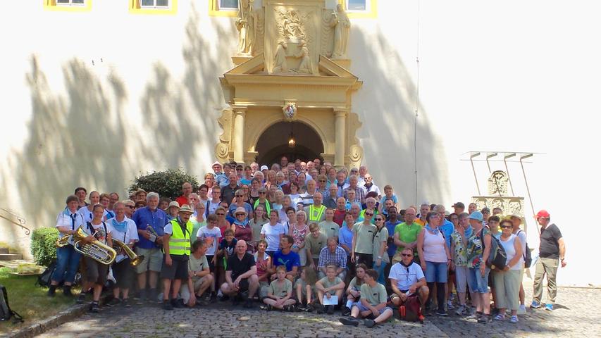 Ein Gruppenbild bei der Dettelbacher Wallfahrt ist obligatorisch.
Ein Gruppenbild bei der Dettelbacher Wallfahrt ist obligatorisch.
