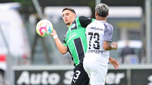 Gegen den bulgarischen Serienmeister Ludogorets Razgrad tat sich das Kleeblatt am Mittwochabend anfangs schwer, kam aber dann besser in die Partie und hatte im zweiten Durchgang sogar die besseren Chancen. Kurios wurde es am Ende: Oliver Fobassam rannte den Schiedsrichter um, der danach nicht mehr weiterpfeifen konnte. Auch zwei Fürther Spieler mussten verletzt ausgewechselt werden.