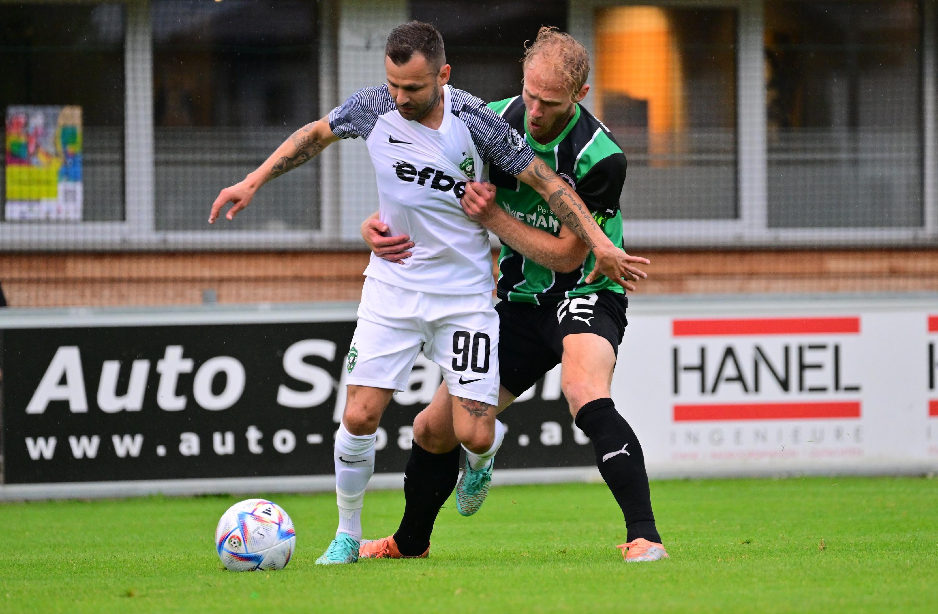 Gegen den bulgarischen Serienmeister Ludogorets Razgrad tat sich das Kleeblatt am Mittwochabend anfangs schwer, kam aber dann besser in die Partie und hatte im zweiten Durchgang sogar die besseren Chancen. Kurios wurde es am Ende: Oliver Fobassam rannte den Schiedsrichter um, der danach nicht mehr weiterpfeifen konnte. Auch zwei Fürther Spieler mussten verletzt ausgewechselt werden.