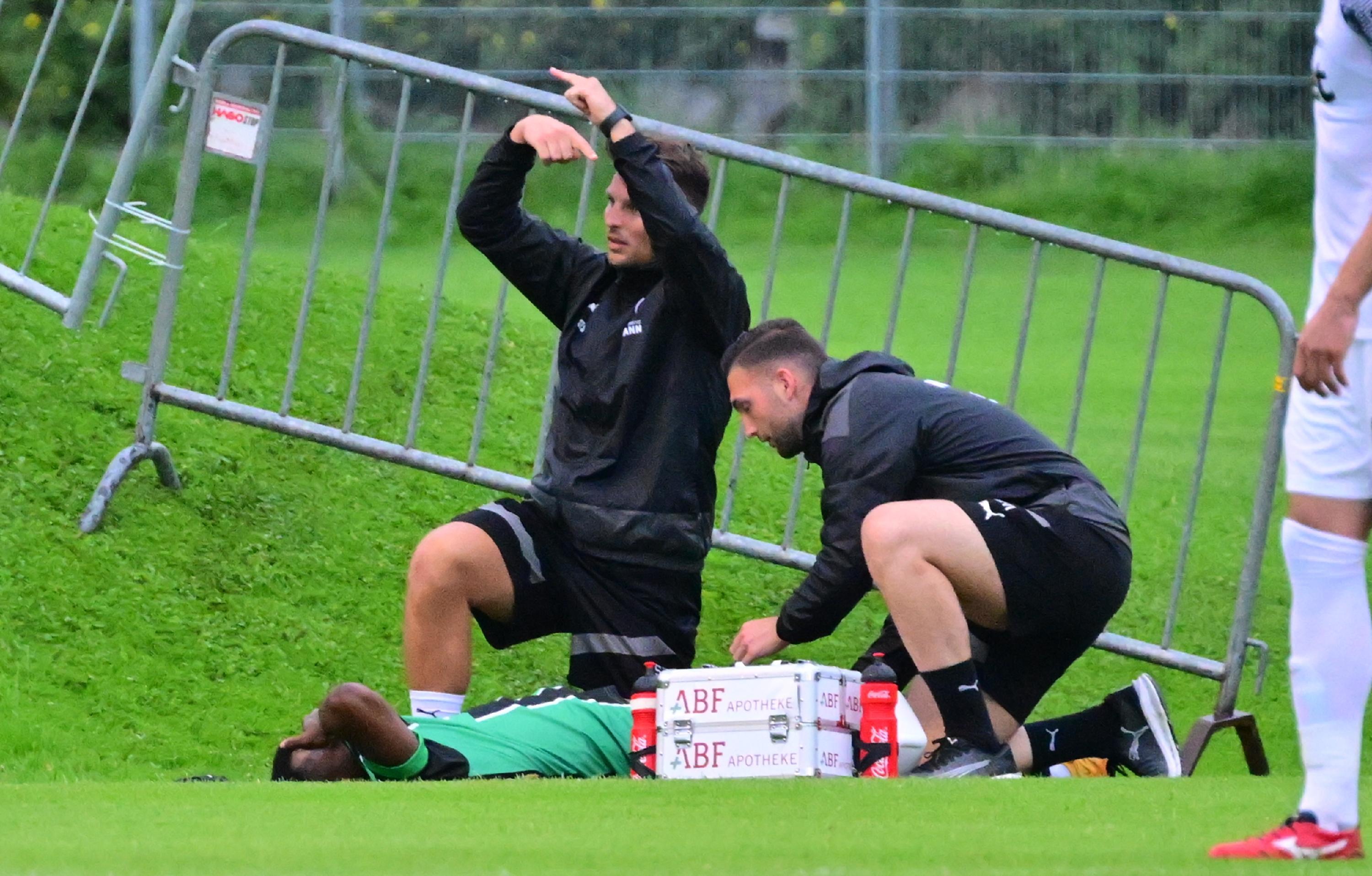Gegen den bulgarischen Serienmeister Ludogorets Razgrad tat sich das Kleeblatt am Mittwochabend anfangs schwer, kam aber dann besser in die Partie und hatte im zweiten Durchgang sogar die besseren Chancen. Kurios wurde es am Ende: Oliver Fobassam rannte den Schiedsrichter um, der danach nicht mehr weiterpfeifen konnte. Auch zwei Fürther Spieler mussten verletzt ausgewechselt werden.
