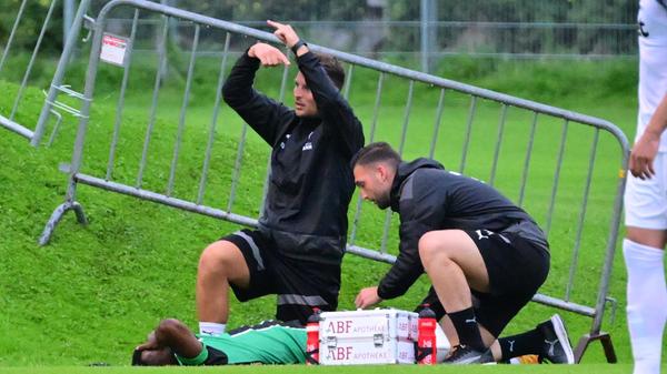 Gegen den bulgarischen Serienmeister Ludogorets Razgrad tat sich das Kleeblatt am Mittwochabend anfangs schwer, kam aber dann besser in die Partie und hatte im zweiten Durchgang sogar die besseren Chancen. Kurios wurde es am Ende: Oliver Fobassam rannte den Schiedsrichter um, der danach nicht mehr weiterpfeifen konnte. Auch zwei Fürther Spieler mussten verletzt ausgewechselt werden.