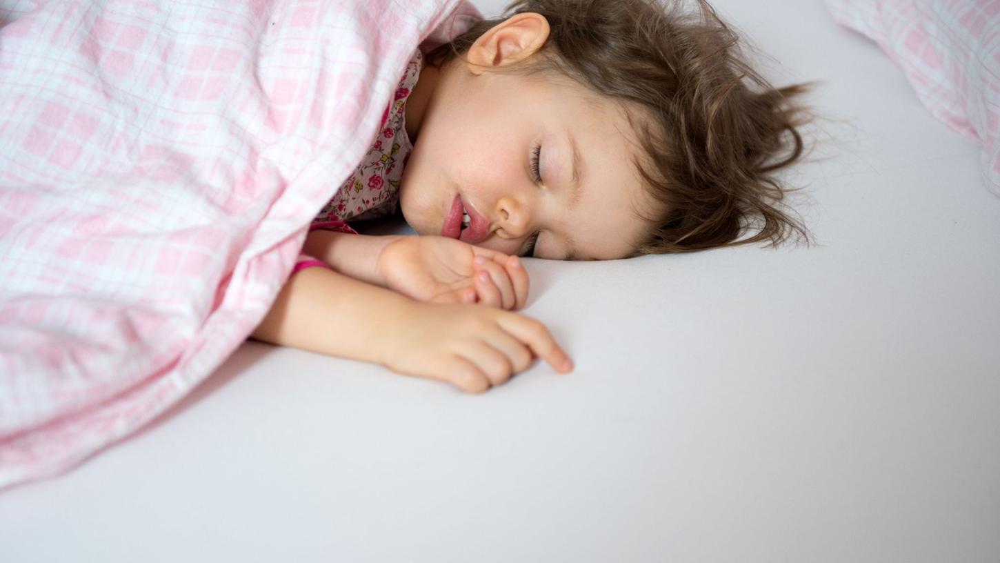 Gut gebettet? Nicht auf jeder Matratze. Sechs von 15 Kindermatratzen konnten "Öko-Test" aufgrund von Sicherheitsmängeln nicht überzeugen. Gut gebettet? Nicht auf jeder Matratze. Sechs von 15 Kindermatratzen konnten "Öko-Test" aufgrund von Sicherheitsmängeln nicht überzeugen.
